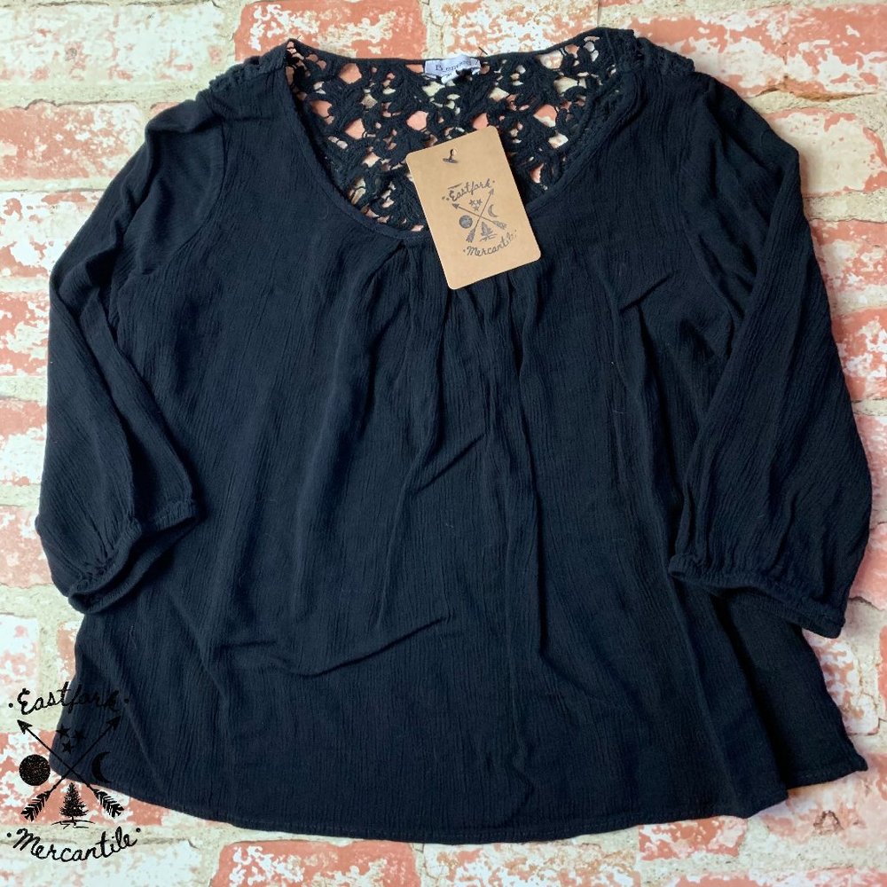 B_ENVIED Ladies Crochet Back Blouse M